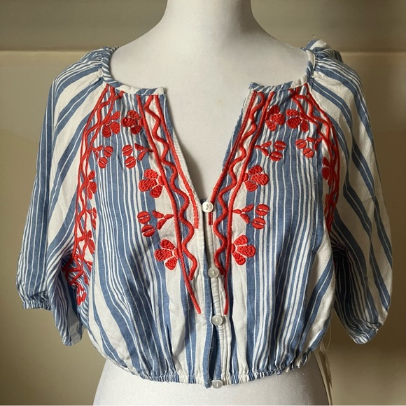 St John’s Bay Striped Floral Embroidered Crop Top size Medium - Picture 2 of 6